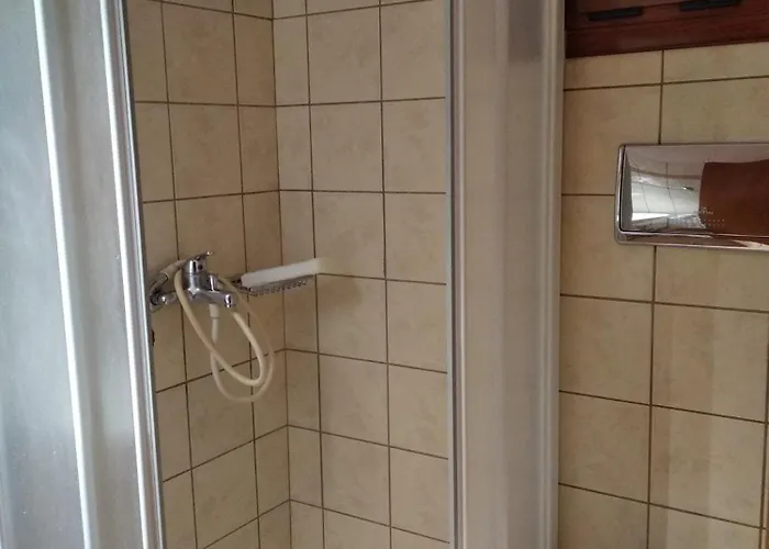 To Spiti Tis Irinis 2*