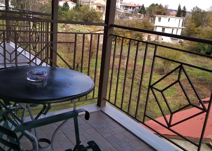 To Spiti Tis Irinis 2* ויטינה